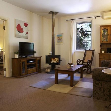 เอมิส เฮาส์ Bed & Breakfast Auburn ภายนอก รูปภาพ