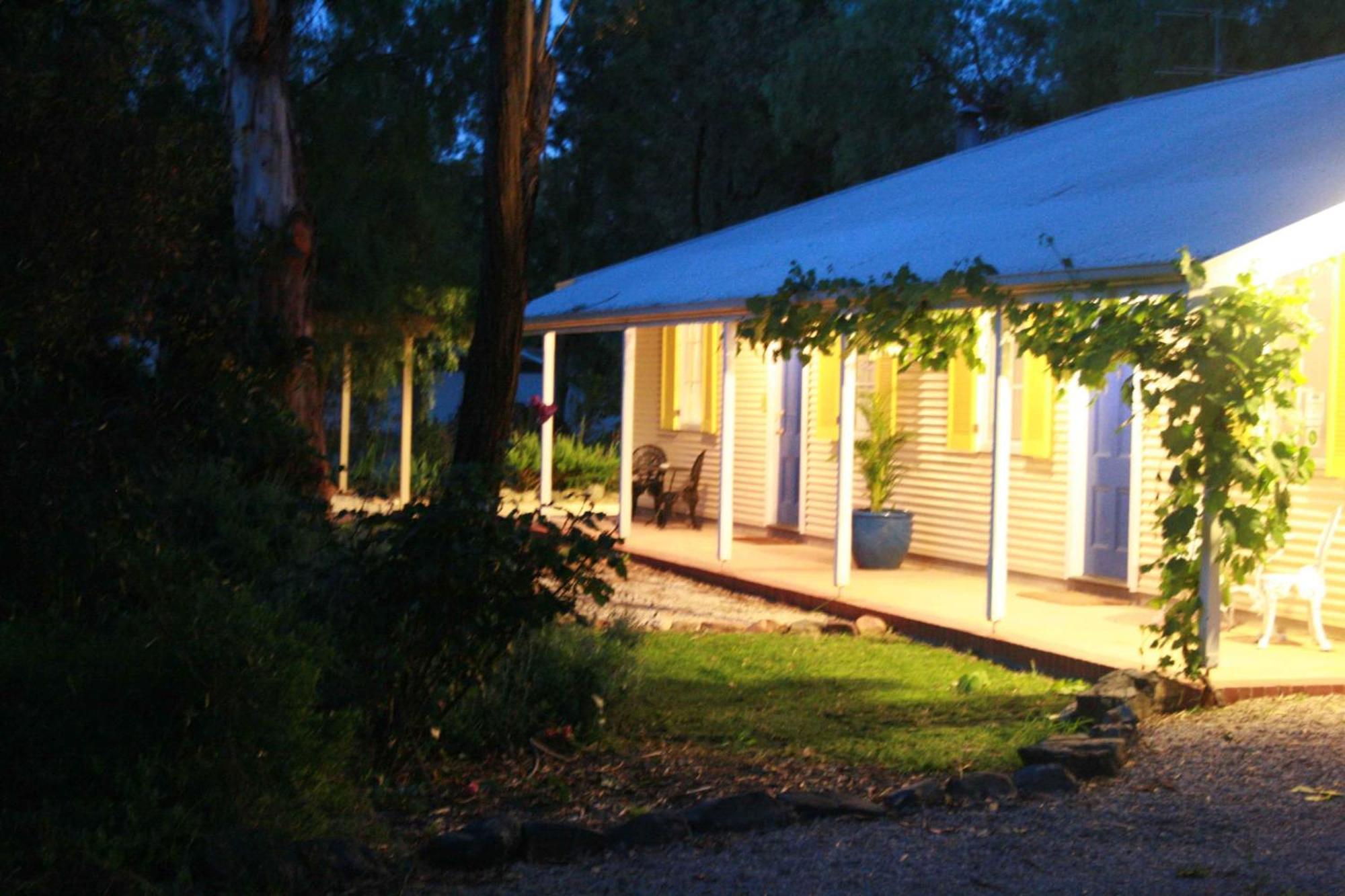 เอมิส เฮาส์ Bed & Breakfast Auburn ภายนอก รูปภาพ